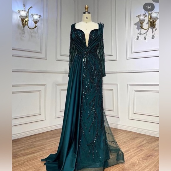Dresses & Skirts - Evening gown emerald green size 8